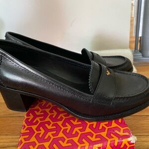 Tory Burch Size 8 Pennie Mid Heel in black leather